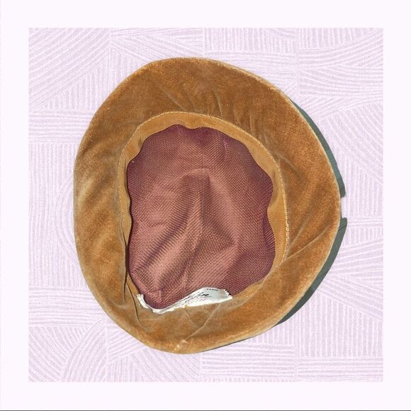 VINTAGE 60’s Girls Cloche Velvet Hat Caramel Tan by Mr. John Juniorette - Picture 5 of 5